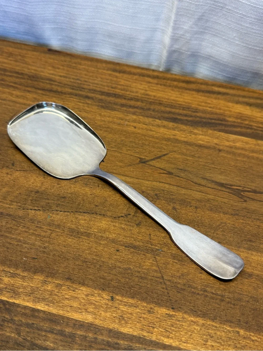 Vintage 1847 Rogers Bros HERITAGE Silverplate Flat Server / Pastry Server 9x2.25